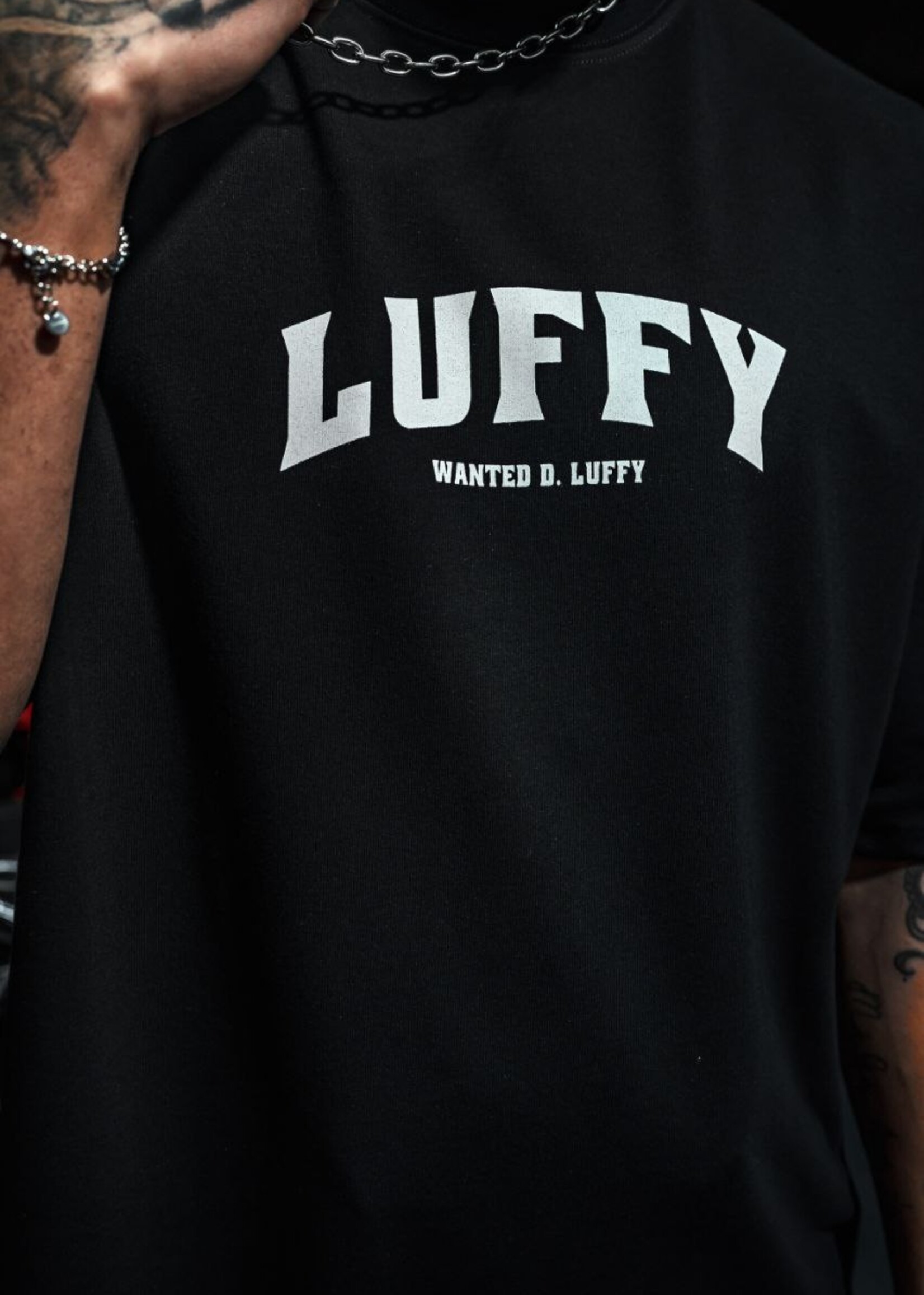 LUFFY WANTED OVERSIZED TEE- BLACK