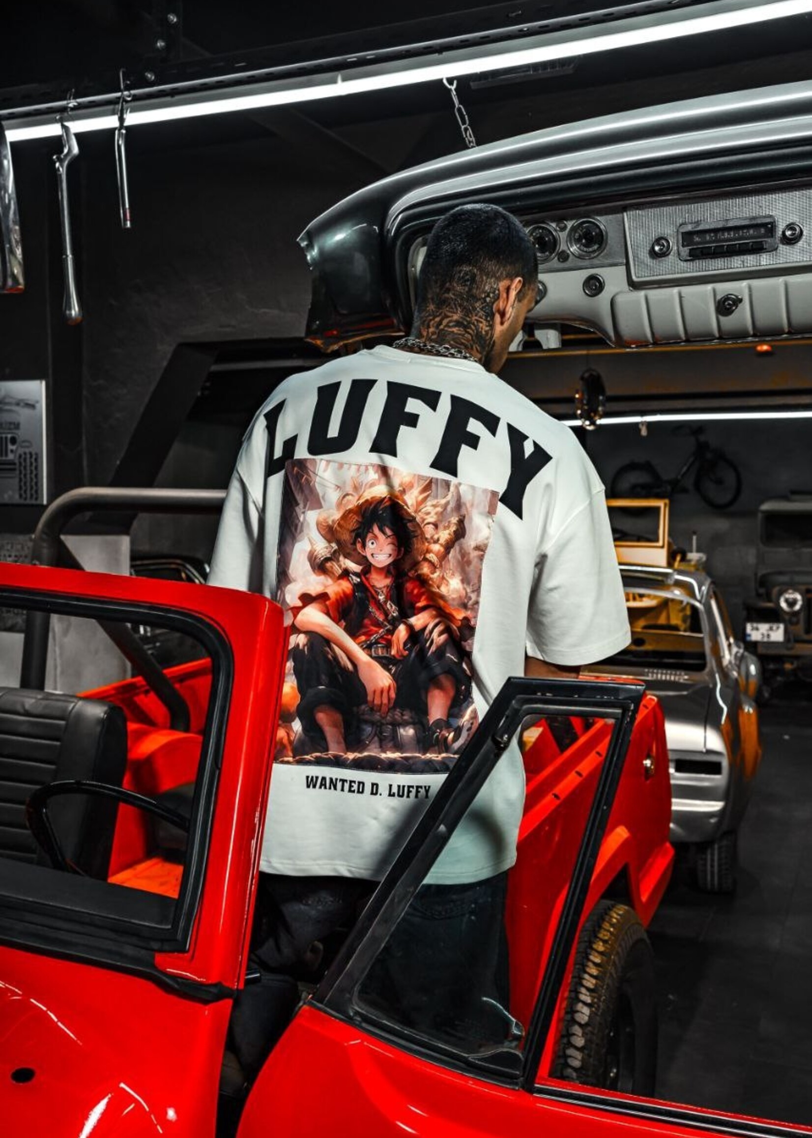 LUFFY WANTED OVERSIZED TEE- WHITE