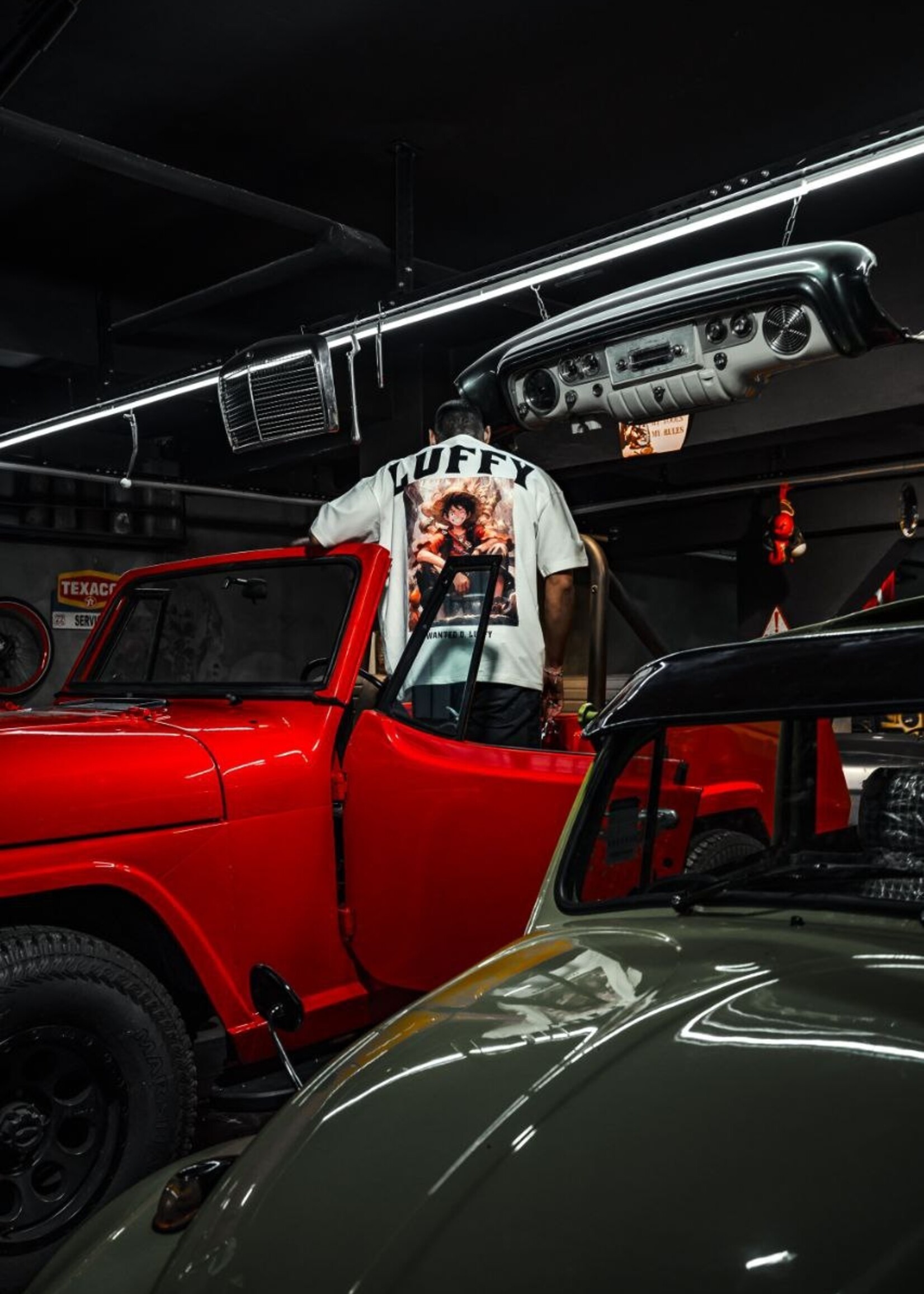 LUFFY WANTED OVERSIZED TEE- WHITE