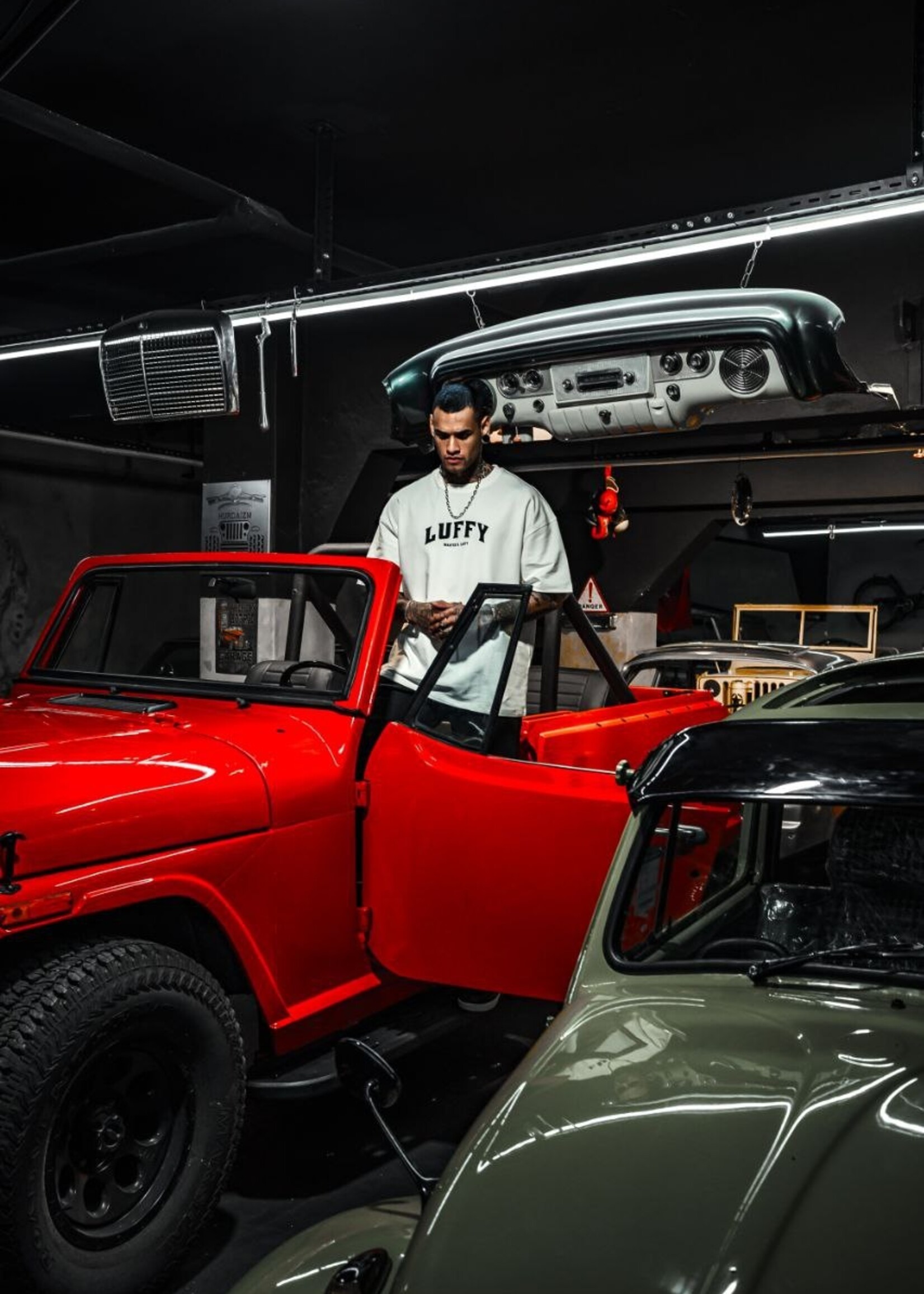 LUFFY WANTED OVERSIZED TEE- WHITE