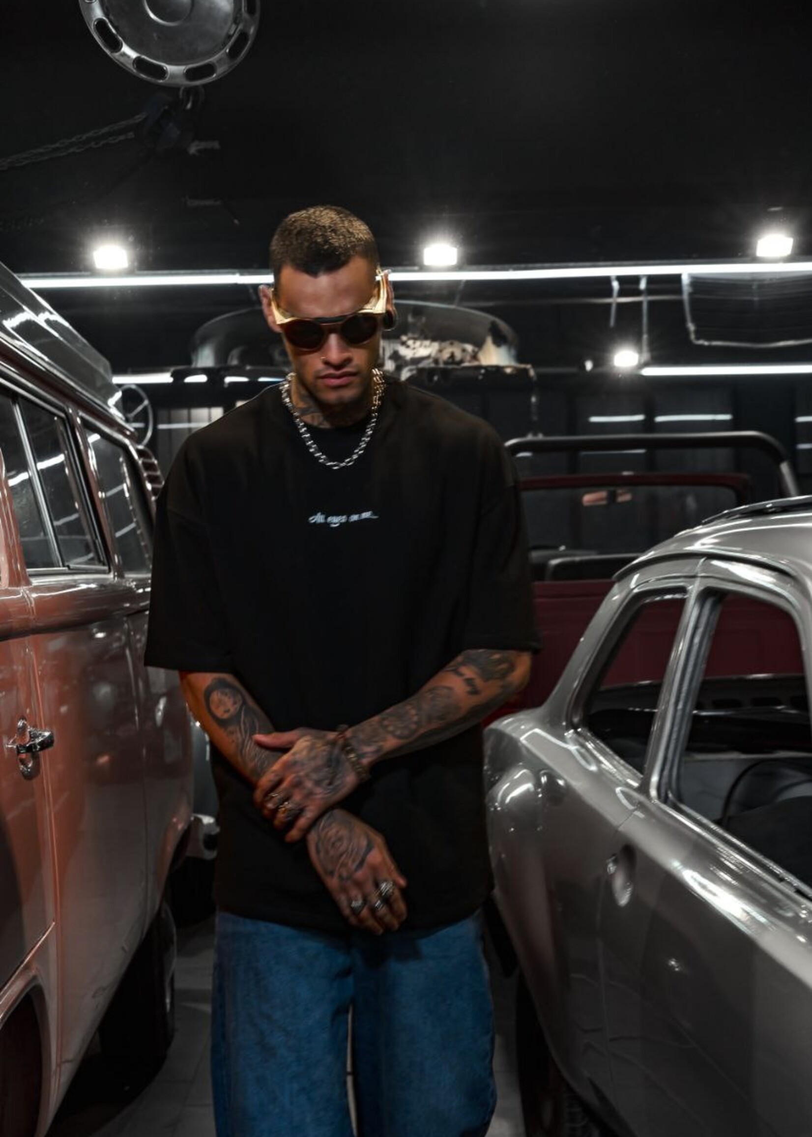 INTO THE BLACK OVERSIZED TEE - BLACK