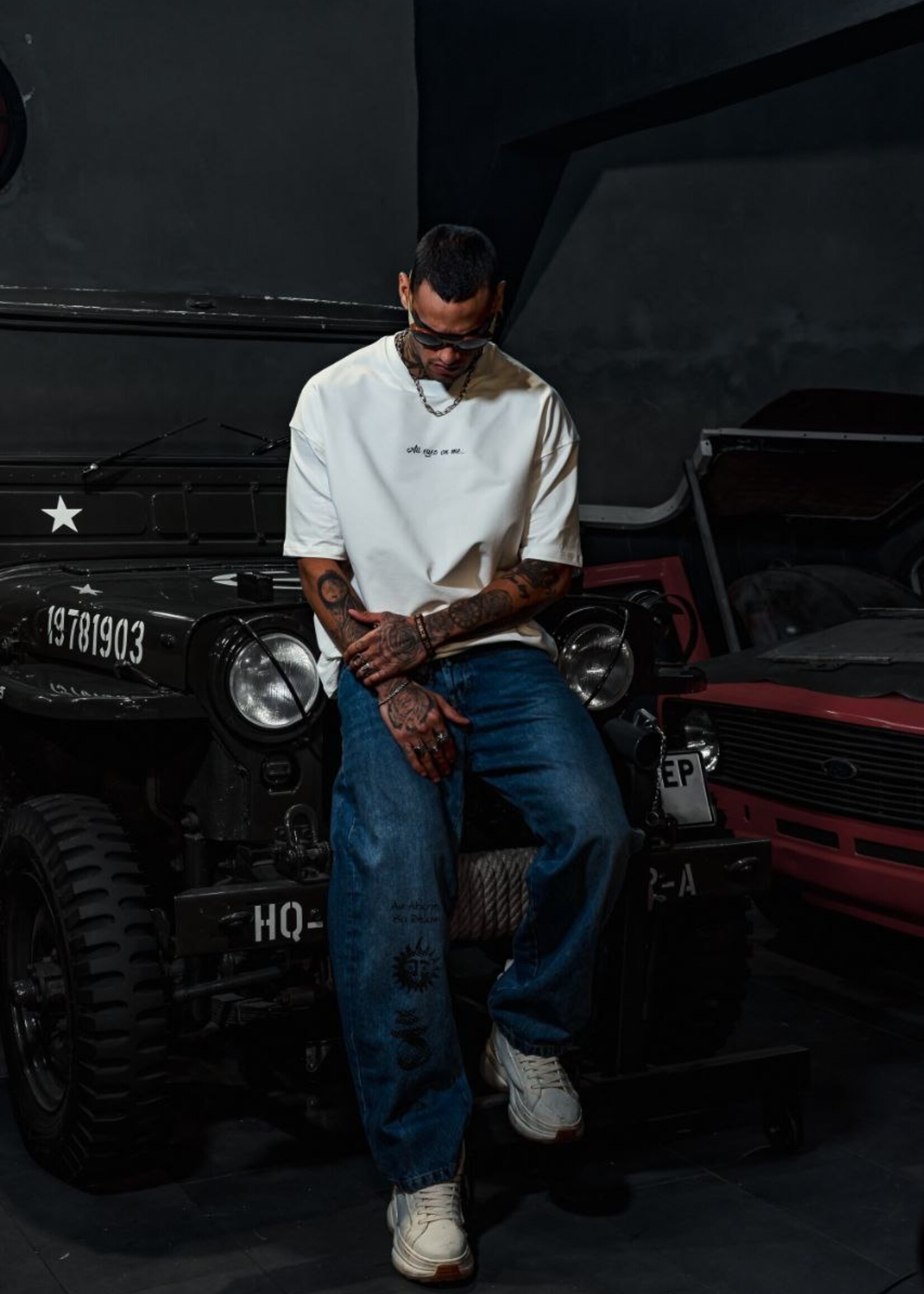 INTO THE BLACK OVERSIZED TEE - WHITE