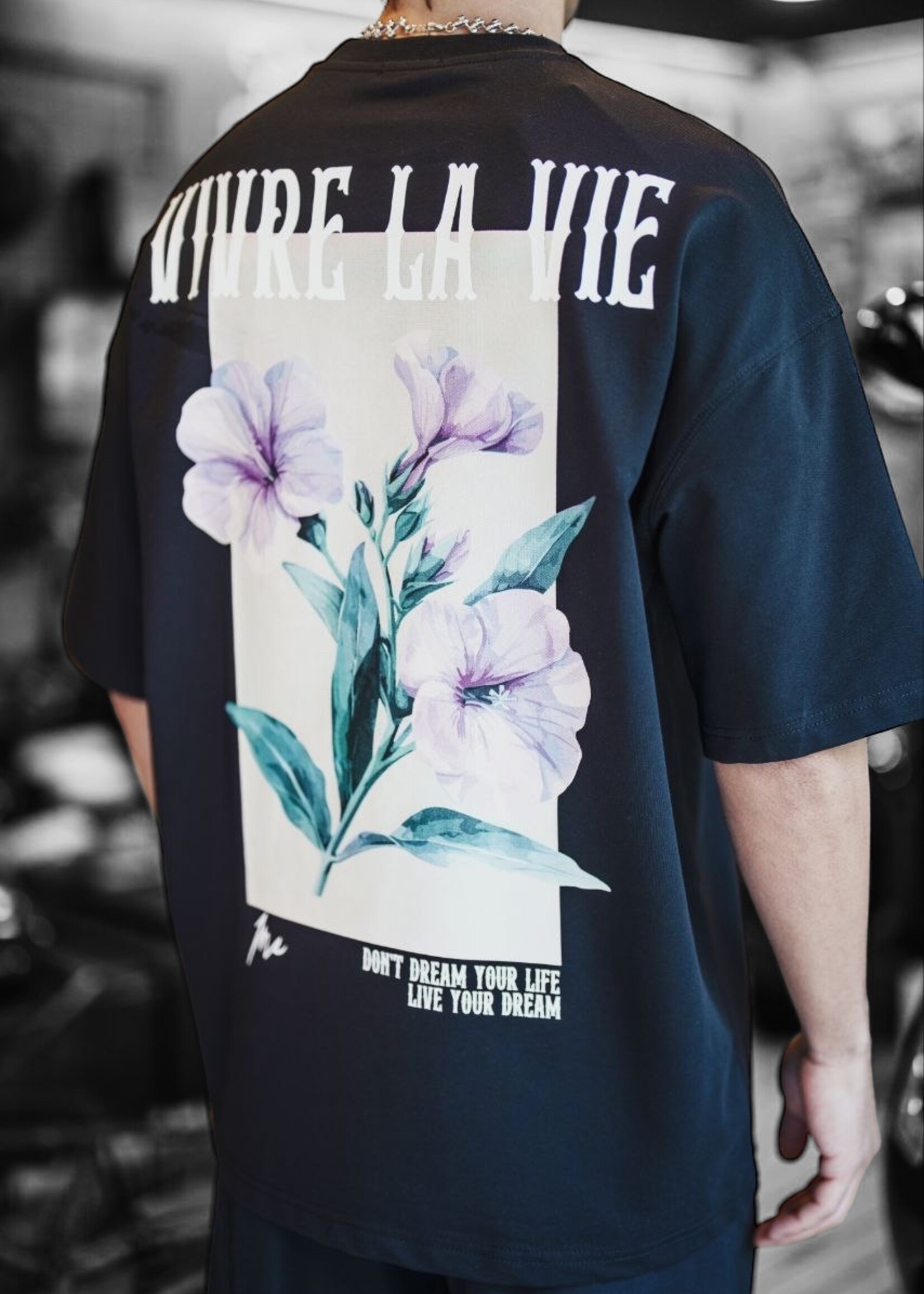 VIVRE LA VIE OVERSIZED TEE - BLACK