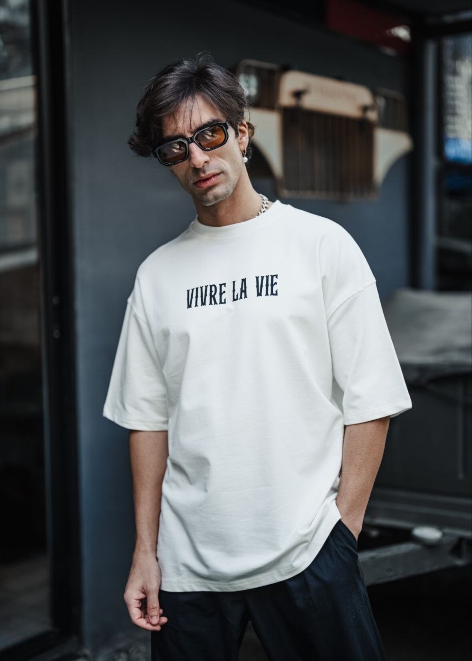 VIVRE LA VIE OVERSIZED TEE - WHITE