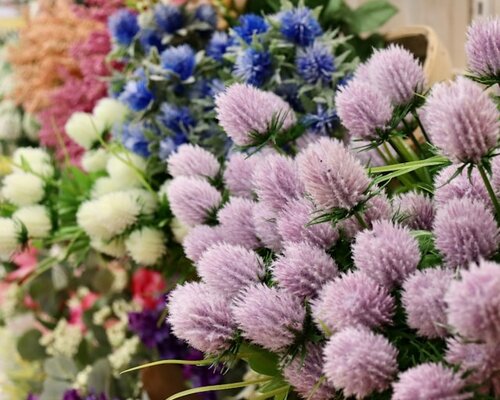 Hoe hergebruik je zijden bloemen in decoraties?
