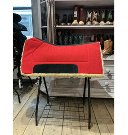 Twisted C Zadelpad Wool Red