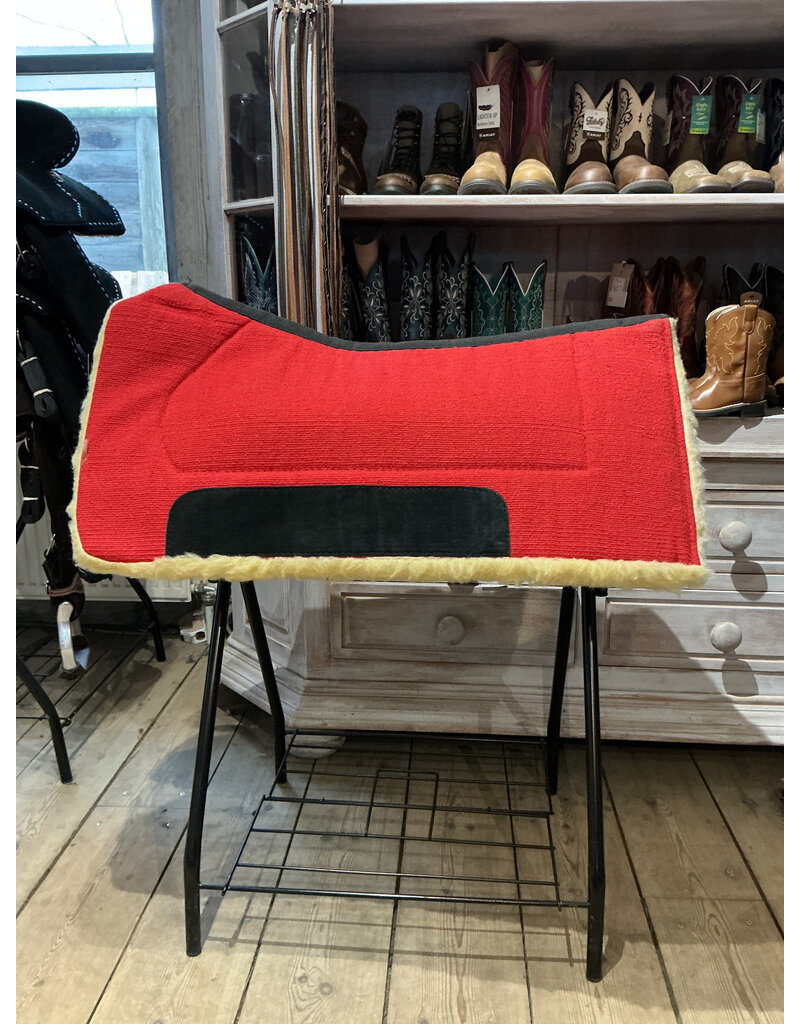 Twisted C Zadelpad Wool Red