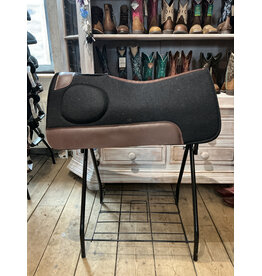 Twisted C Zadelpad Build Up Twisted C Black felt Dark Brown Leather