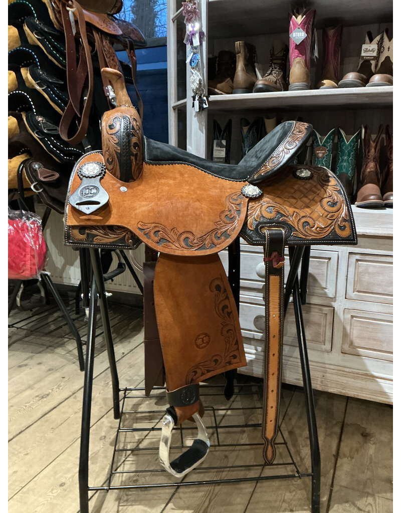 Twisted C Barrelo Saddle Twisted C Square tolled Black Seat 15 INch Full Quarter