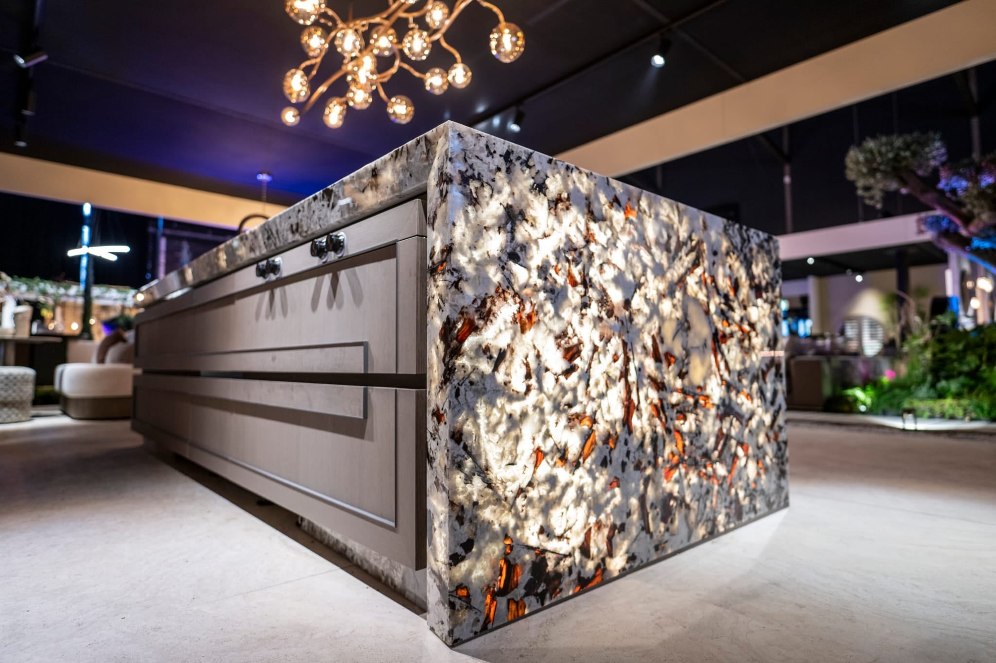 Detailbeeld van LED sheet demokeuken voor zakelijke klant met moderne lichtintegratie