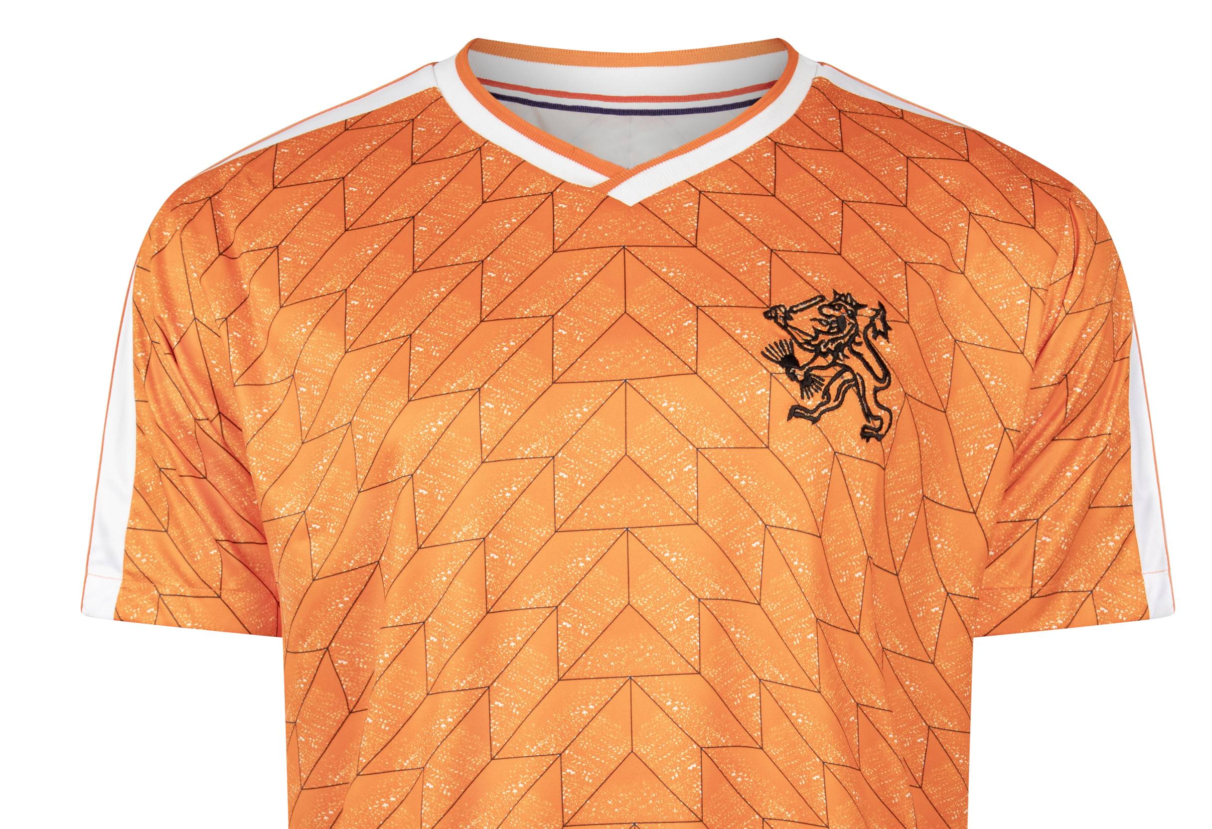 BINNENKORT WEER VERKRIJGBAAR HET UNIEKE EK88 KAMPIOENSHIRT