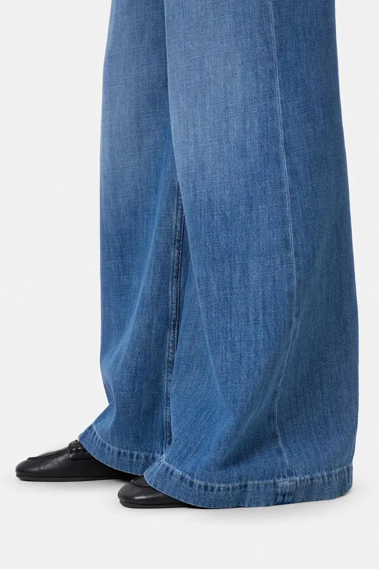 Closed GLOW UP Mid Blue