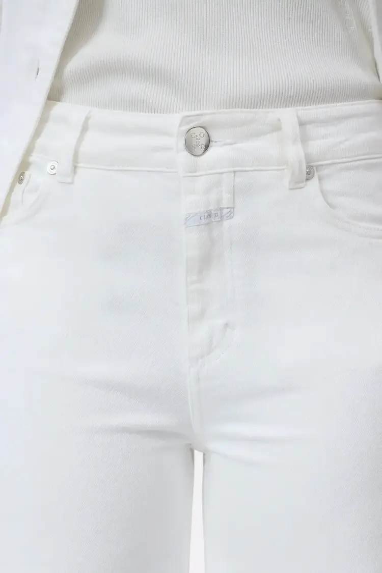 Closed GLOW UP White