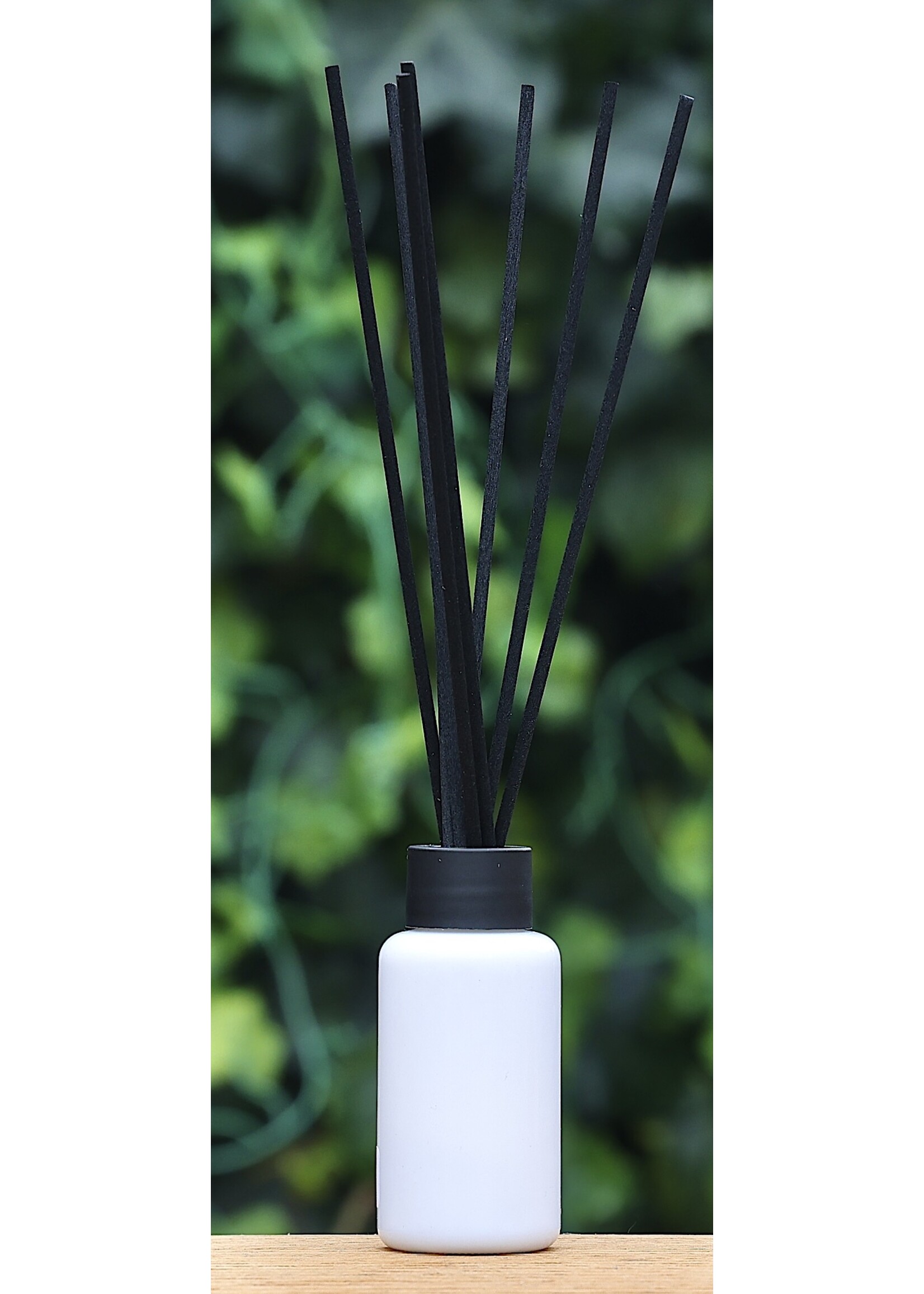 Gepersonaliseerde geurstokjes in wit flesje