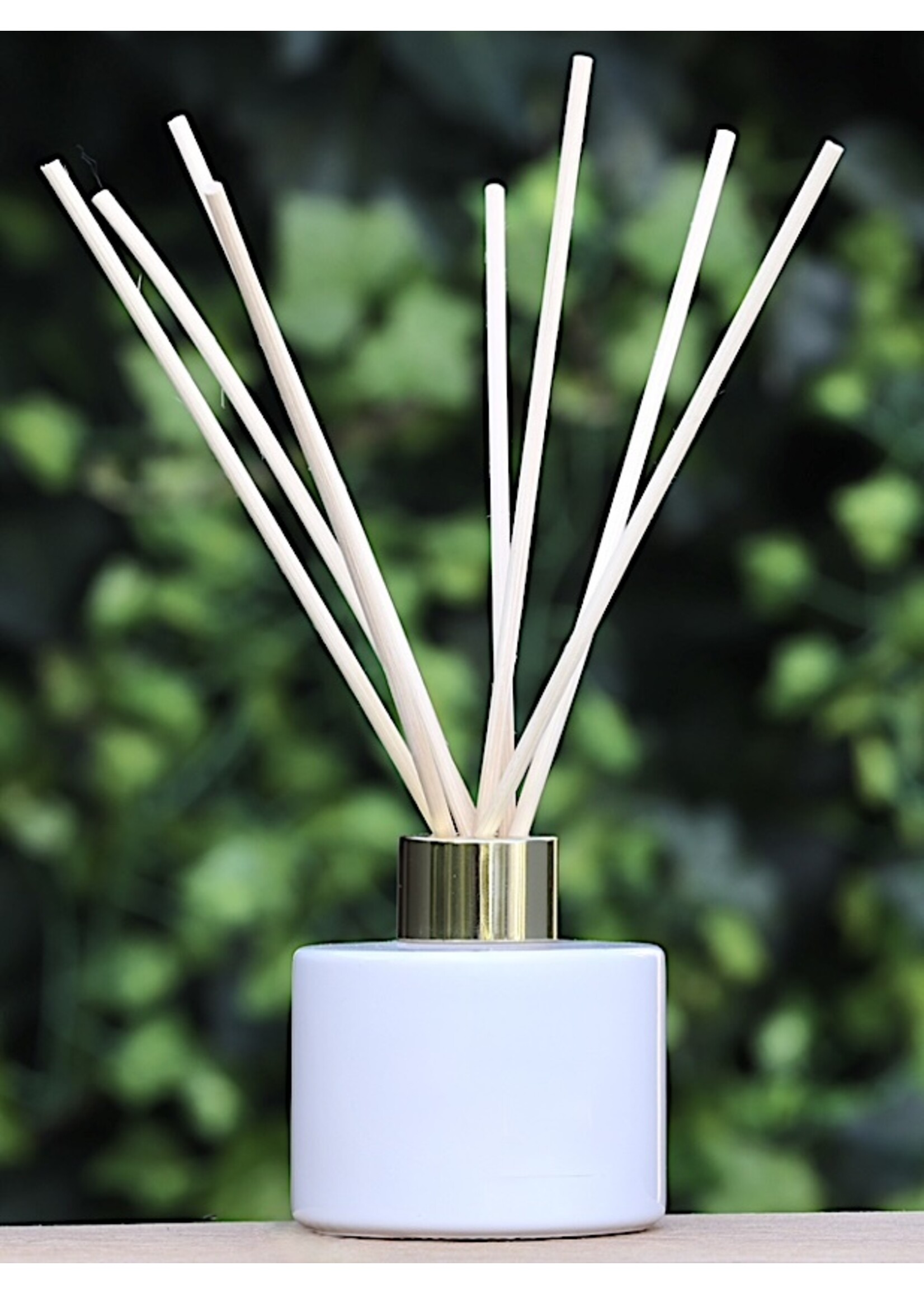Gepersonaliseerde geurstokjes in wit flesje