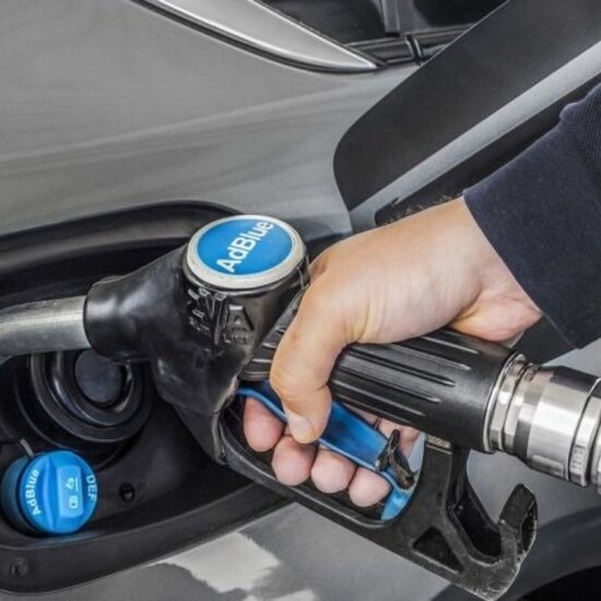 Huchem AdBlue 10 L – High-quality urea solution for diesel engines with SCR system