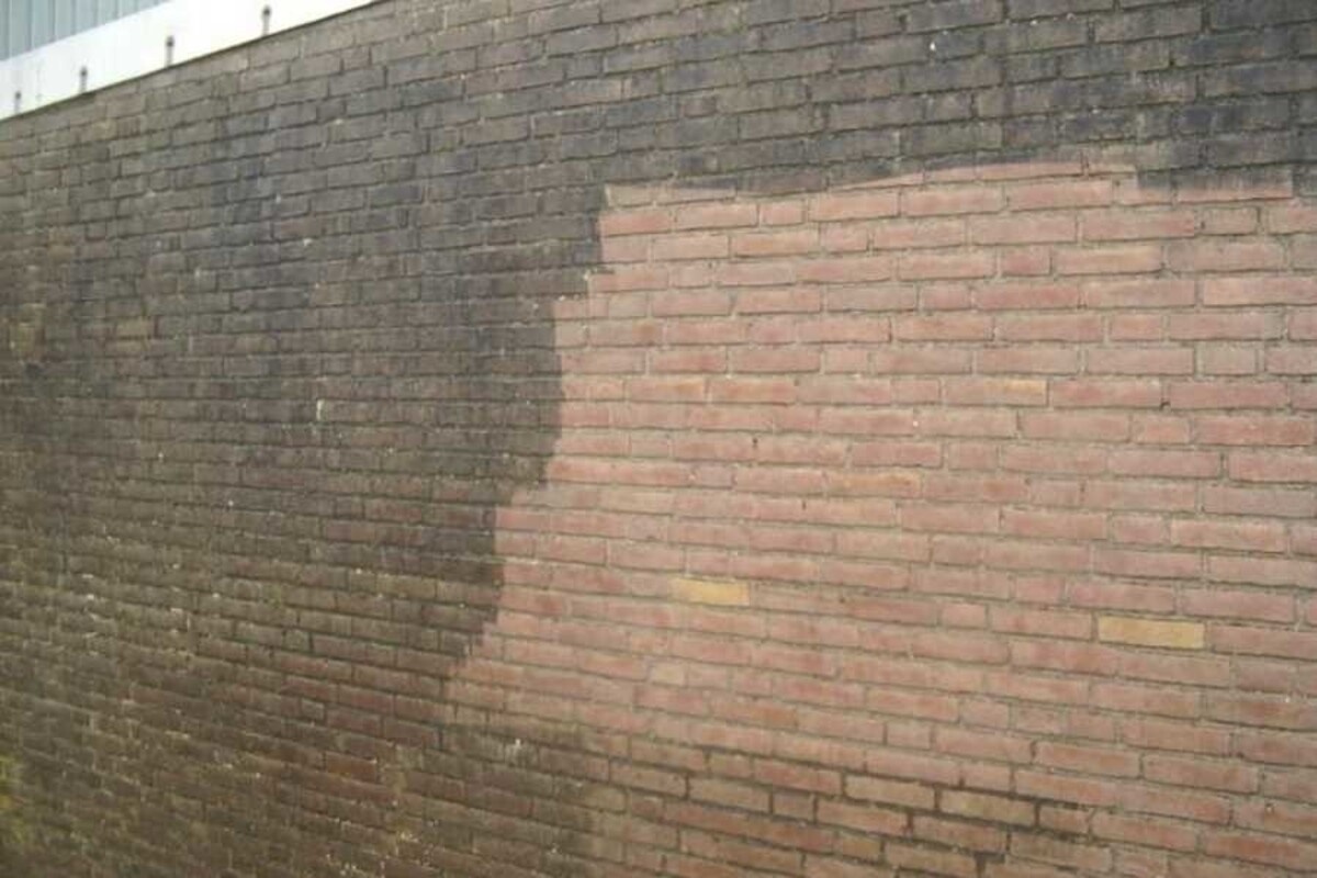 How to remove efflorescence from brick walls and facades