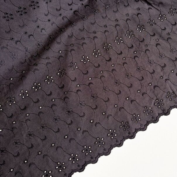 Broderie met schulprand - 2 meter