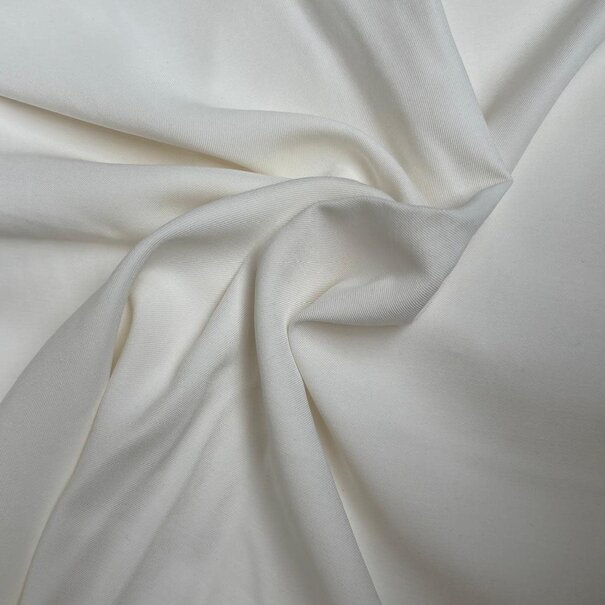 2 meter italiaanse deadstock - gebroken wit soepele twill SV26