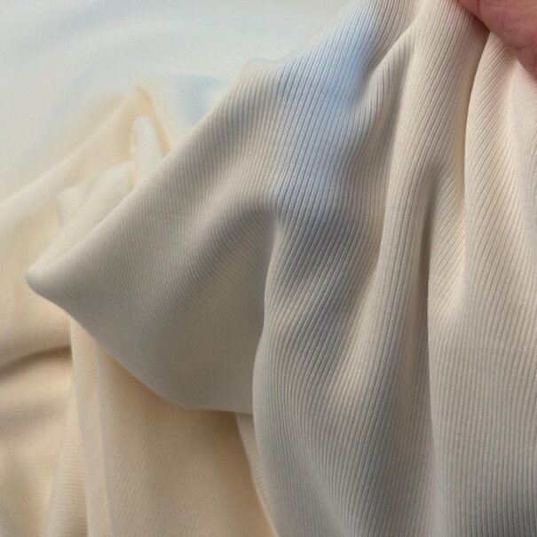 Fijne rib viscosetricot - gebroken wit