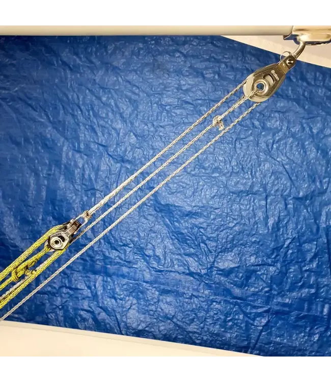 WINDESIGN 3 mm Dyneema® primaire lijn met een gespleten lus aan één kant voor eenvoudige bevestiging. Wordt geleverd met een 4 mm DB-Racing secundaire stuurlijn, bestaat uit een Dyneema® kern en Technora / Polyester hoes voor ultieme duurzaamheid en grip. Op ideale