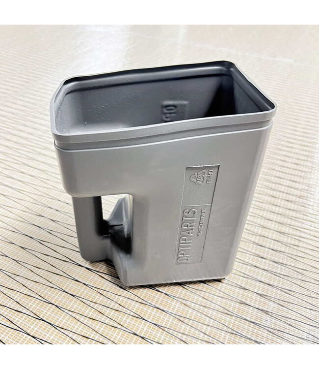 Optiparts De traditionele blaasgegoten Optimist-handbailer. Inhoud: 3,5 liter. Past perfect op de hoeken van de IOD'95 Optimist romp. Rood en groen voor bakboord en stuurboord ook beschikbaar.