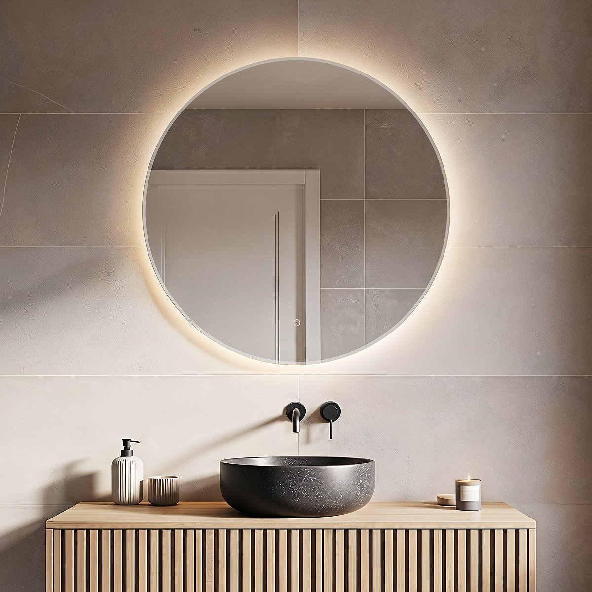 Badezimmerspiegel mit Beleuchtung und Heizung