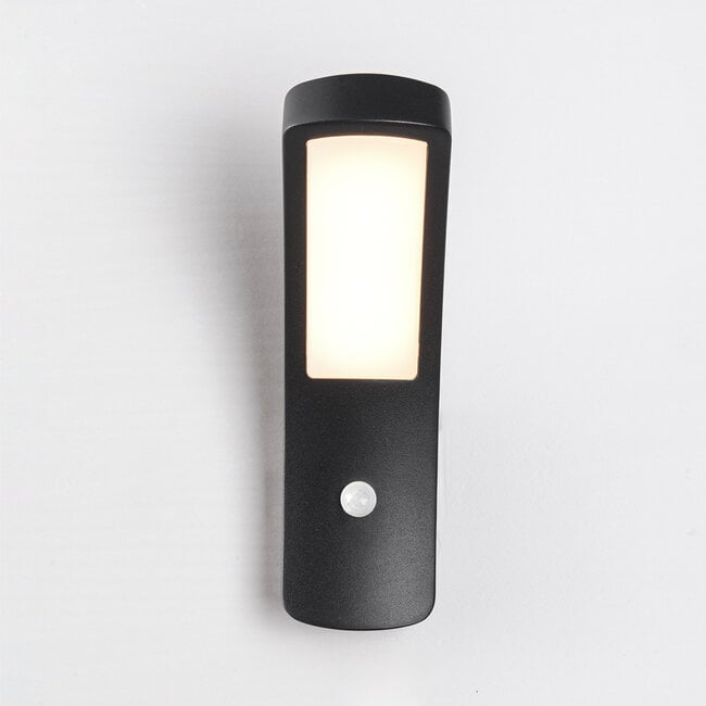 Moderne Außenwandleuchte Noah mit Sensor - Schwarz mit integrierter LED