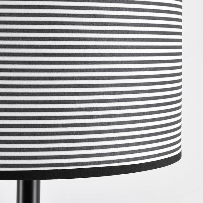 Stehlampe Maggie in Schwarz mit Stoffschirm