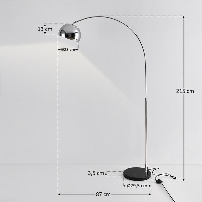 Gebogene Stehlampe Bowie in Chrom mit schwarzem Marmor