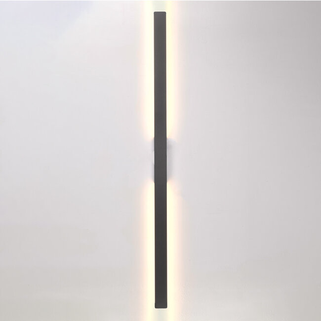 Moderne Wandlampe Tyge in Schwarz mit integrierten LEDs