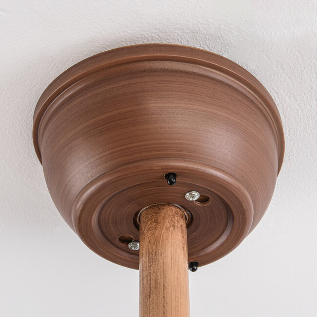 Schwarzer  Deckenventilator Wieke mit LEDs und einstellbarer Farbtemperatur in dunkles Holz