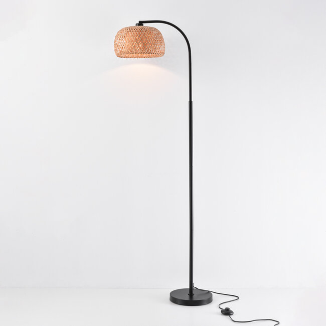 Bogenlampe Seren mit handgeflochtenem Bambusschirm