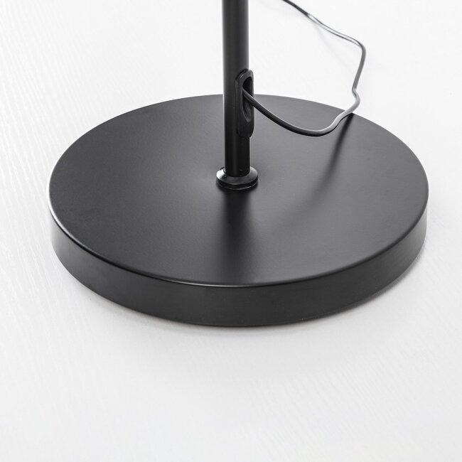 Stehlampe Lumina in Schwarz mit integrierten LEDs