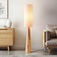 Stehlampe Haku mit cremefarbenem Stoffschirm - Holz