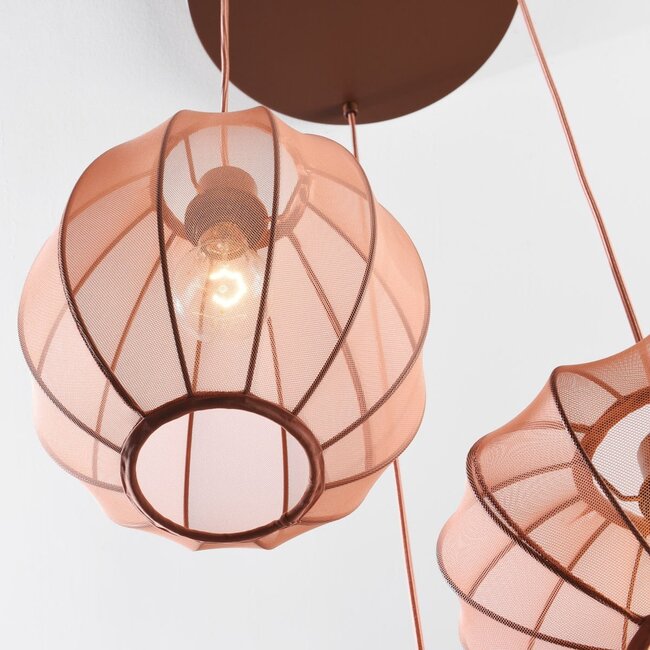 3-flammige Japandi Pendelleuchte Velora mit rosa Stoffschirmen