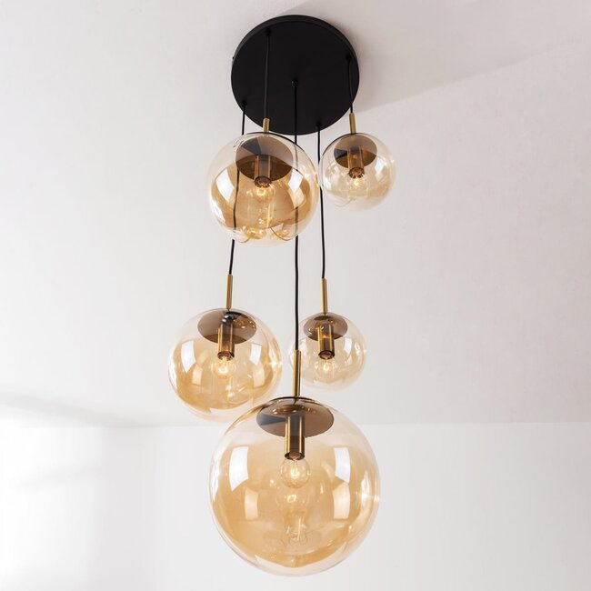 5-flammige Hängelampe Marui mit amber Glas-Kugeln und goldenen Akzenten