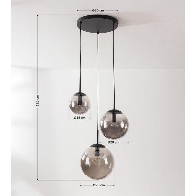 Moderne Pendelleuchte Marui Schwarz mit drei Kugeln aus Rauchglas