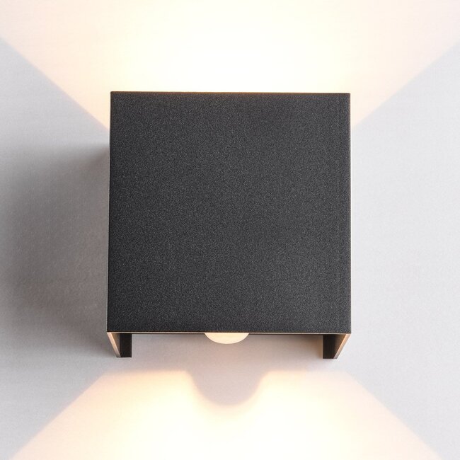 Moderne quadratische Außenleuchte Daniel schwarz mit Bewegungs- und Tag-/Nachtsensor