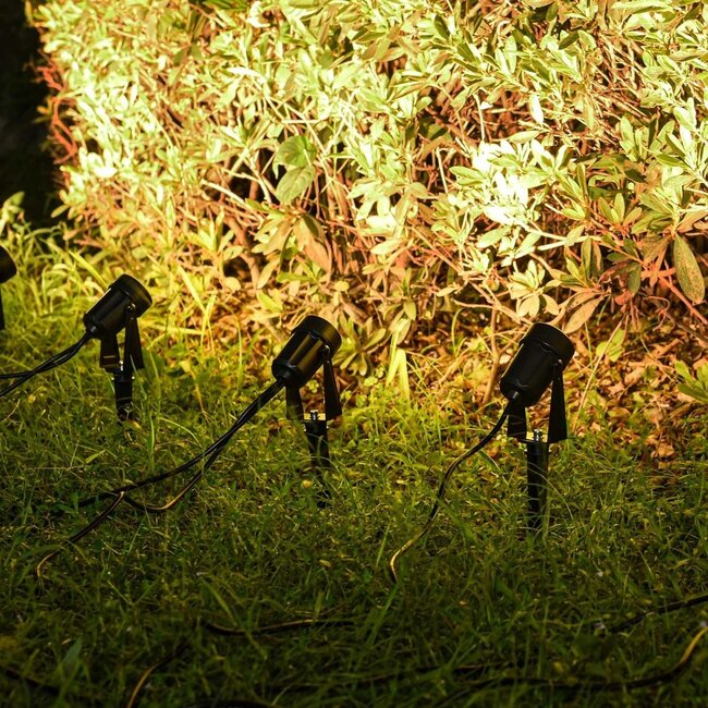 Set mit 4 schwarzen Gartenstrahlern mit Fernbedienung – schwenkbar