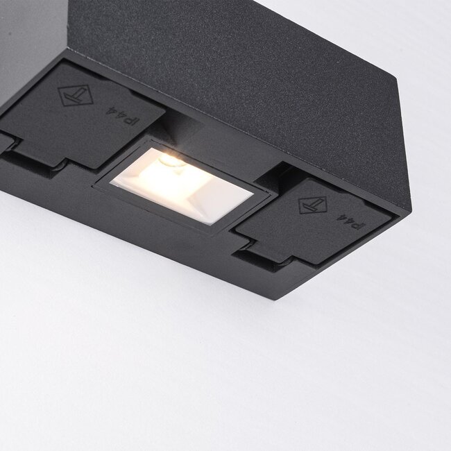 Außenwandleuchte Fora mit integrierter LED und 2 Steckdosen – schwarz