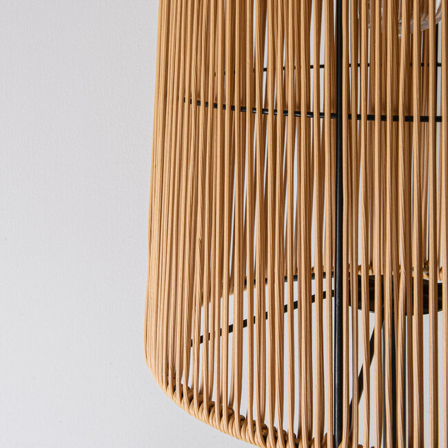 Solar-Stehleuchte Elyra mit Lampenschirm in Rattanoptik – schwarz mit naturbraun