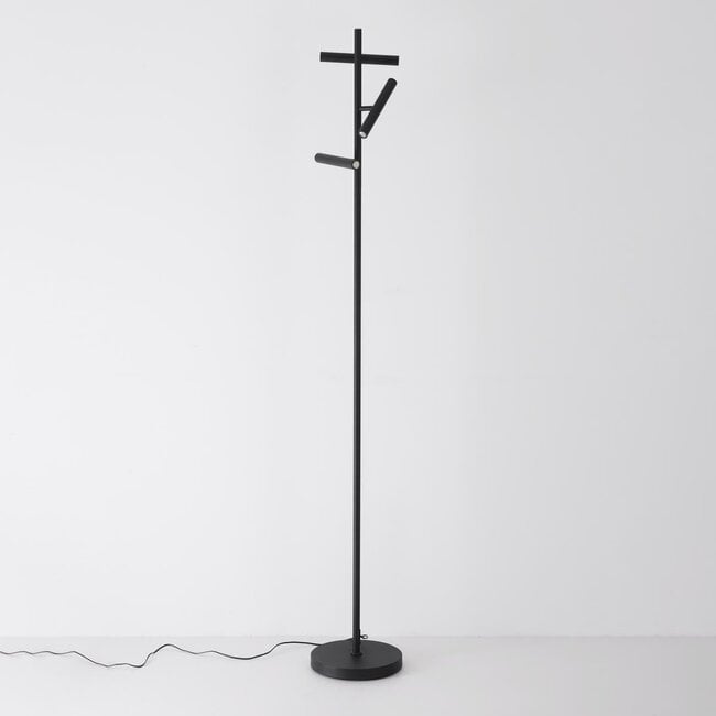 Stehlampe Zhan in Schwarz mit drei drehbaren Spots und Touch-Dimmer