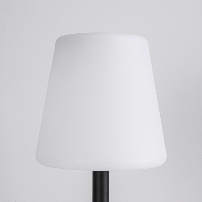 Solar-Tischleuchte Lucen mit Metallfuß und warmweißem Licht