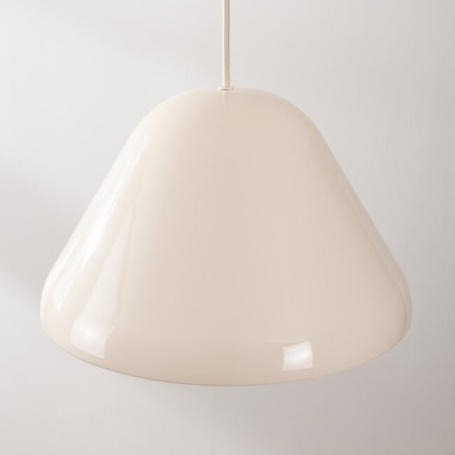 Pendelleuchte Calyx in glänzendem hellem Beige mit weißer Innenseite