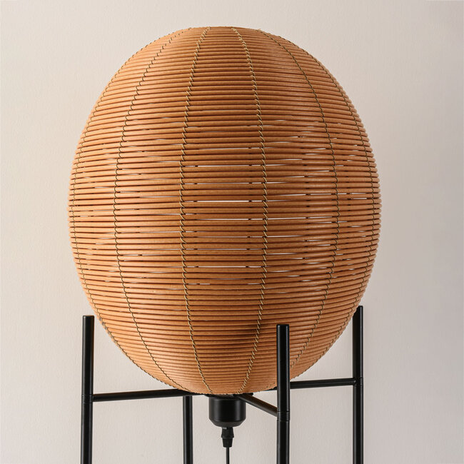 Schwarze Stehleuchte Alera mit Rattan-Optik