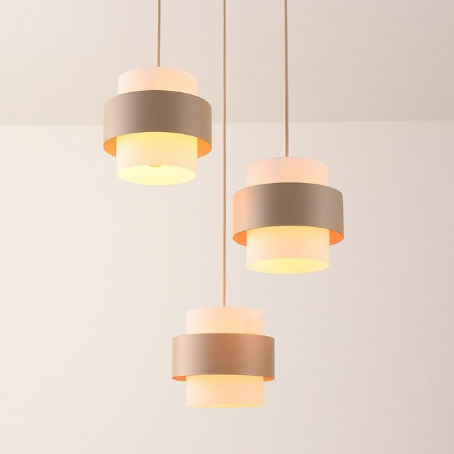Moderne Hängelampe Kodi in Beige mit milchweißen Gläsern, 3-flammig