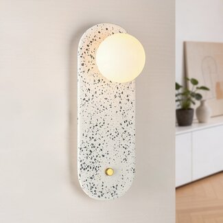 Wandleuchte Velo aus Zement und milchweißem Glas im Terrazzo-Look