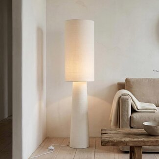 Japandi Stehleuchte Lumo aus Leinen in gebrochenem Weiß