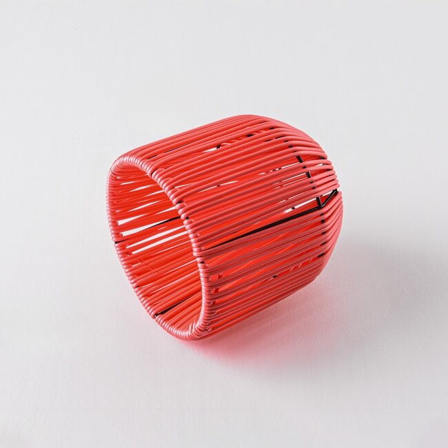 Rote Lampenschirme in Rattan-Optik für Illu-Lichterketten
